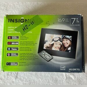 Insignia Black Digital Picture Frame NWT